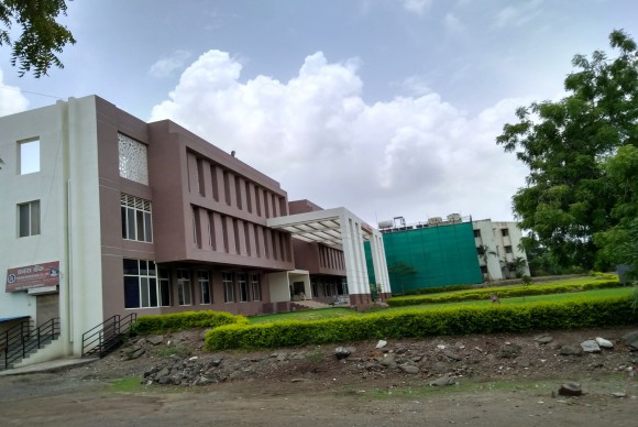 Dr Vithalrao Vikhe Patil Medical College Building