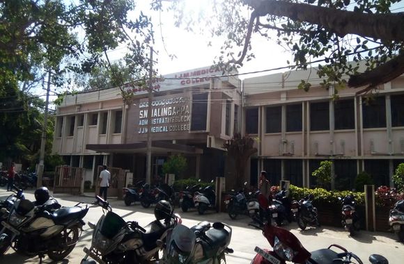 JJM Medical College Building