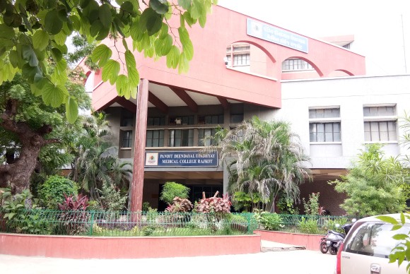 Pt DDU Medical College Building