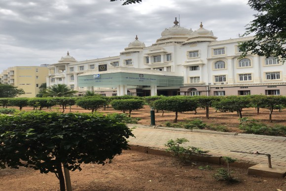 Sri Devaraj Urs Medical College Building