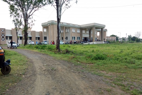 Shri Vasant Rao Naik Medical College Building