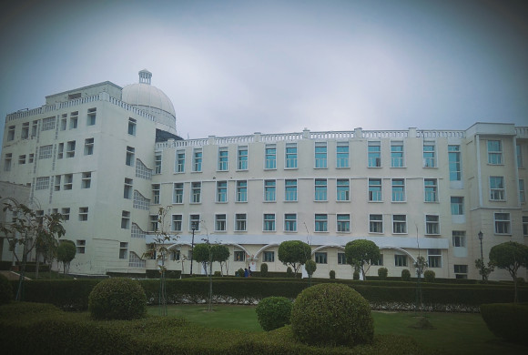 Noida International Inst of Medical Sciences Building